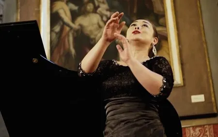 Pizza Dinner and Italian Opera Arias Concert in Florence