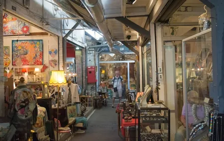 Paris Flea Market Walking Tour: Antiques, Vintage & Fashion