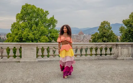 Private Photo Shooting walking Tour with a local around Florence