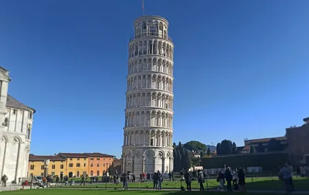 PRIVATE TRANSFER from Florence to Cinque Terre with stops in Lucca & Pisa