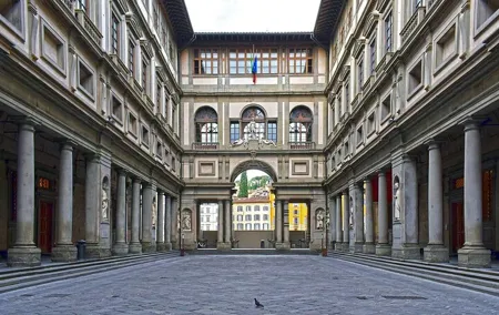 Skip the line: Uffizi Gallery small group tour
