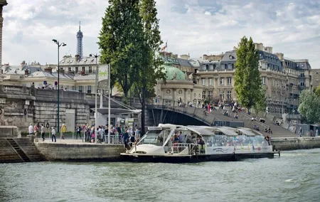 Paris: Batobus Hop-On Hop-Off Cruise & Landmarks Audio Tour
