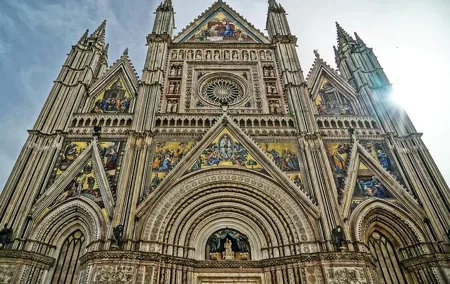 Private Transfer: Florence to Rome with Stop in Orvieto