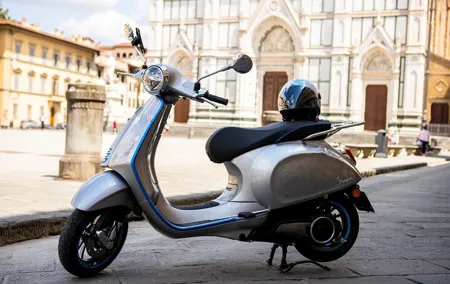 Chianti Hills: App‑Guided e‑Vespa Tour + Lunch in Greve