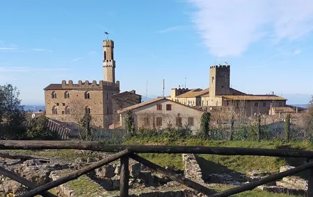 Private Food and Walking Tour in San Gimignano and Volterra