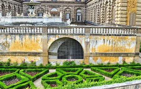 Florence: Palazzo Pitti & Boboli Gardens Private Tour w/ Tickets