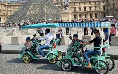 Discover Paris by Electric Bike in an Hour