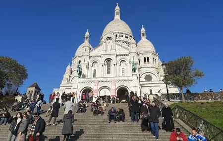 Montmartre/Sacre-Coeur/Paris- Artistic & Bohemian Epicenter