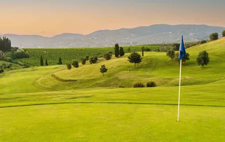 Half Day Golf Activity in Tuscany with Admission Ticket