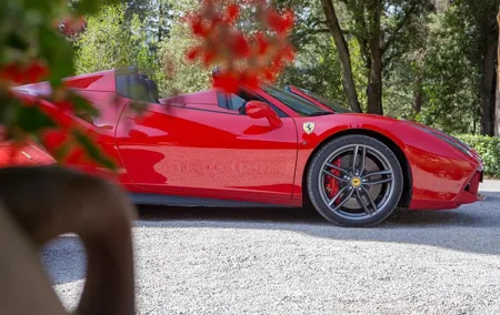 Bolgheri / Volterra / Florence-Tour in Ferrari