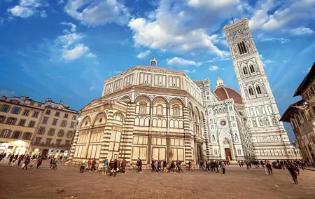 Skip the line: Uffizi small group and walking tour of Florence
