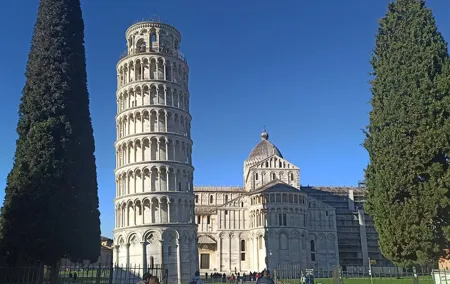 PRIVATE TRANSFER from Florence to Cinque Terre with stop in Pisa (2 hrs)