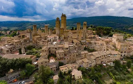 Private car trip to Siena and San Gimignano from Florence (8 h)
