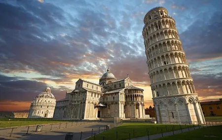 Private car trip to Lucca and Pisa from Florence (8 h)