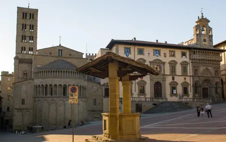 Private car trip to Arezzo and Cortona from Florence (10 h)