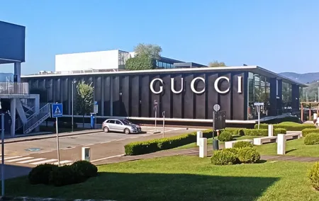 PRIVATE TRANSFER from Florence to Rome with Stops at THE MALL & PRADA OUTLET