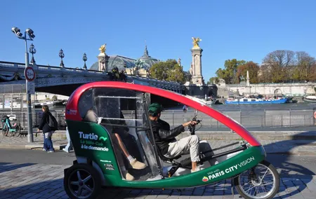 Private City-Tour by rickshaw bike in Paris : The "Napoléon"