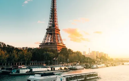 Paris: 1 Hour Seine River Cruise Ticket