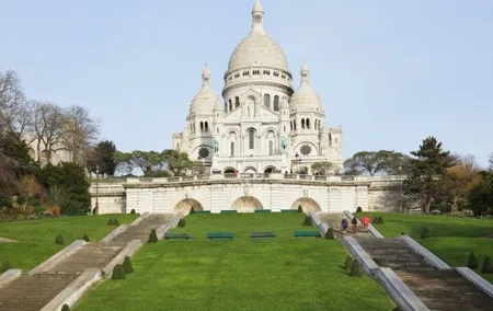 Montmartre Self Guided Walking Tour with an App