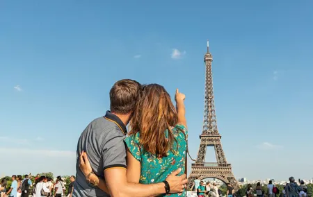 Eiffel Tower Dinner Experience and Sightseeing Seine River Cruise