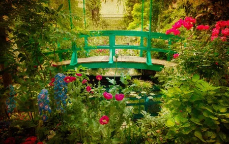 Private Round-Trip Transfer from Paris to Giverny