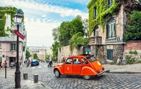 PARIS: Moulin Rouge and Montmartre walking tour SEMI-PRIVATE
