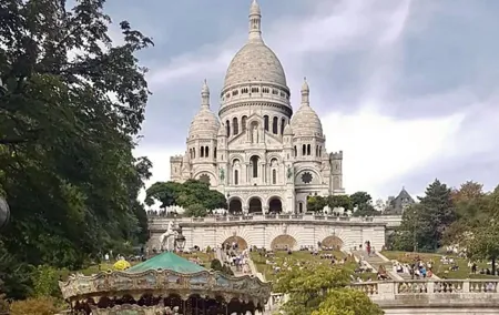 Paris Top Sights Half Day Walking Tour + Wine Tasting Experience