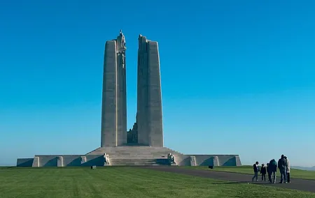 Vimy Ridge World War 1 Battlefields Private Tour from Paris