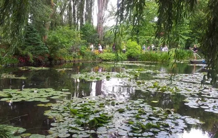 Private 5-hour Round Transfer to Giverny, Claude Monet museum from Paris
