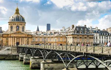 Seine River Walking Tour with Optional Musée d'Orsay and Cruise