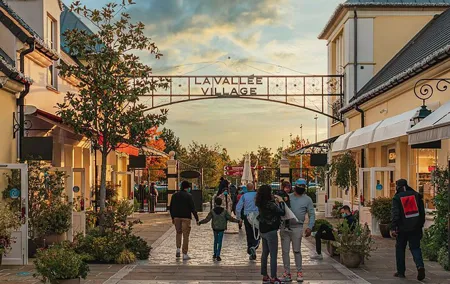La Vallée Village-Parisian Chic Outlet Shopping Spot-Private Tour