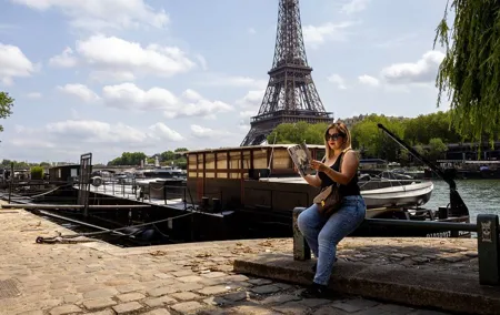 Exclusive Eiffel Tower Photo shoot - Chic & Timeless
