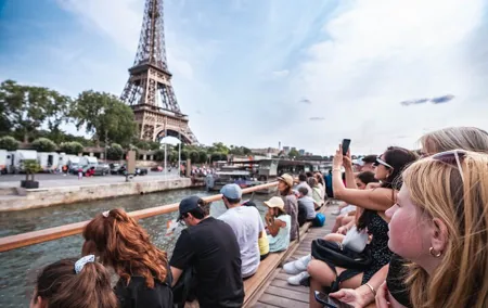 River Seine Sightseeing Boat Tour with Audio Guide