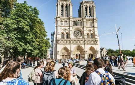 Paris: Notre-Dame Cathedral Guided Tour with Entrance