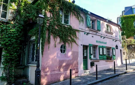 Parisian Love Affair: Elegant Romance Private Tour in Paris