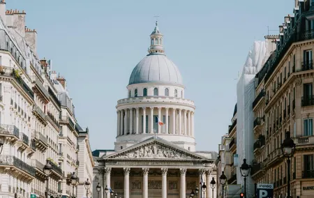 Paris Latin quarter: Private walking tour with a local guide