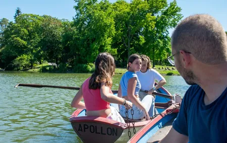 Paris Family Custom Tour: Kids-Friendly Day with Private Guide