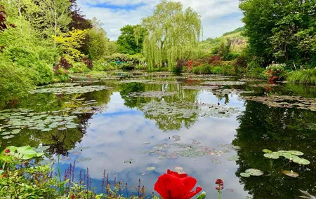 Versailles Palace & Giverny Private Tour with Lunch&Hotel Pick-up
