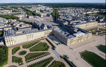 Private Versailles Tour with Guide + Round Trip Transport from Paris