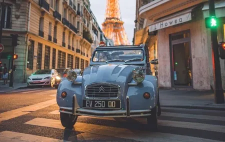 Vintage 2CV Adventure: 3-Hour Paris Highlights Tour