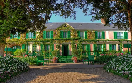 Giverny & Auvers sur Oise Private Day Trip with Monet & Van Gogh Tour from Paris