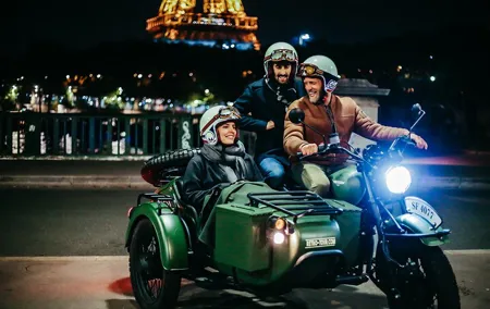Paris Romantic & Private Tour By Night on a Sidecar Ural