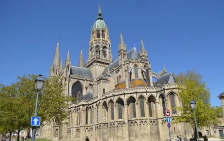 Private Transfer From Paris to Bayeux