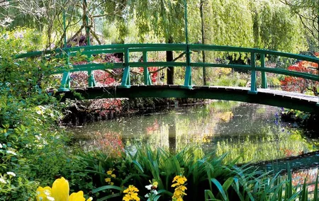 Giverny Private Half-Day Trip including Claude Monet' Gardens & House from Paris