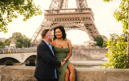 Professional Eiffel Tower Photo Tour with VOGUE Photographer