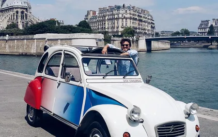 Paris Private Tour: Romantic Tour in a 2CV
