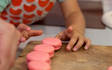 Kids in the Kitchen - MaCaRoN near Eiffel Tower