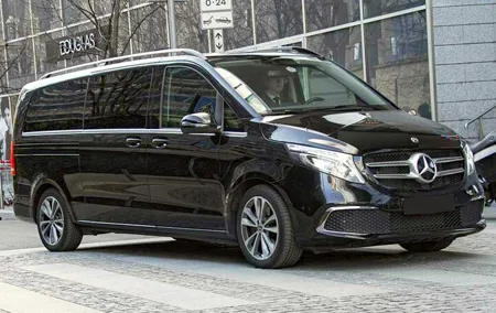 Arrival Transfer from Paris Airport CDG to Paris in Private Van