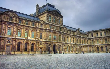 Paris Murders and Mysteries semi-private tour of the Louvre