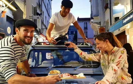 Montmartre La Bohème: 2CV, Walk & Tasting - 2h30